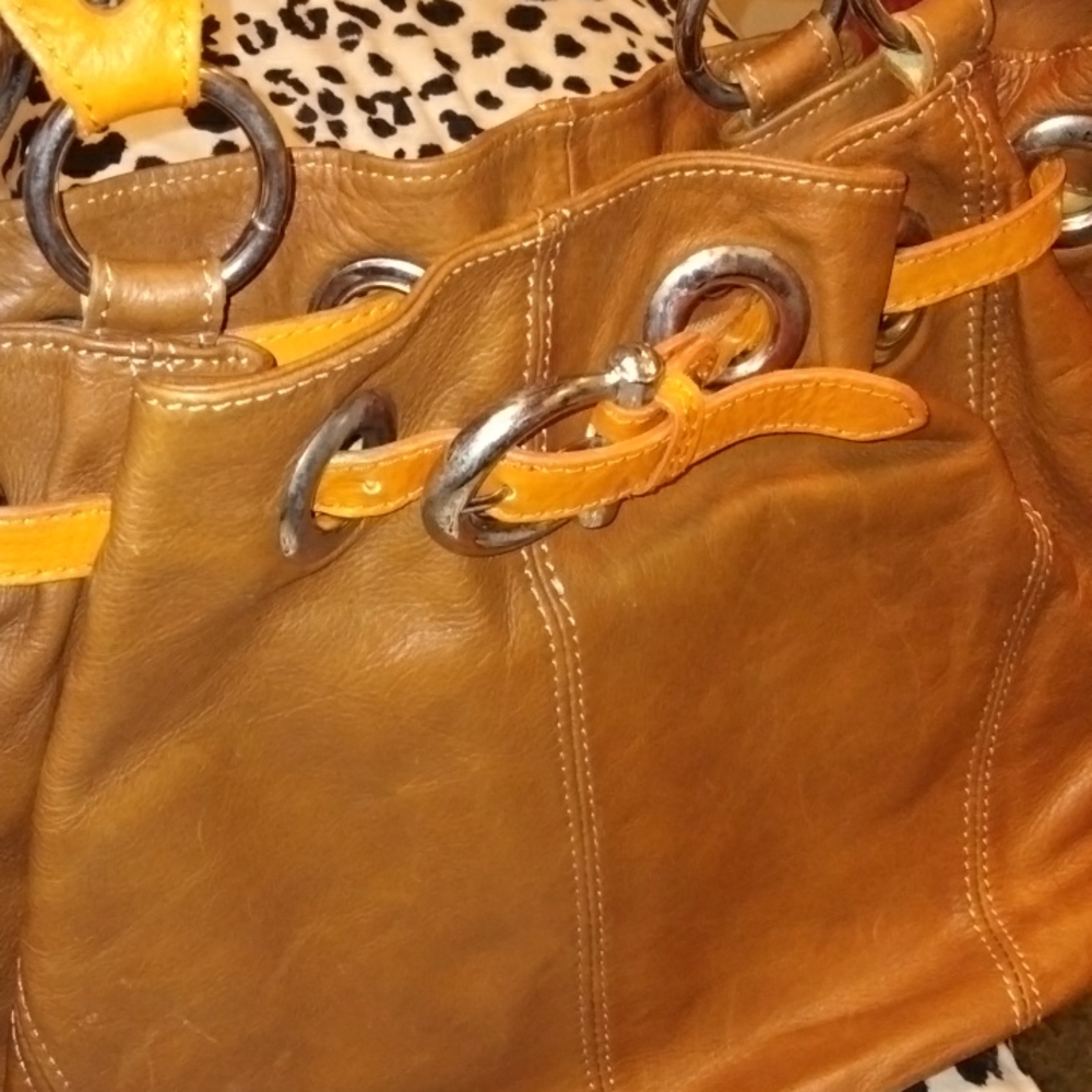 Iam selling my tote bag